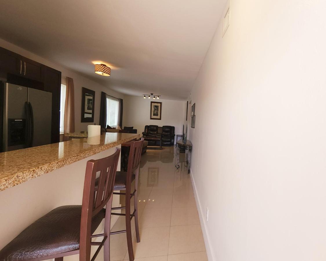 A4 - Endless Summer Rentals - Downtown Apartment Near Park, Ports, And Beach Fort Lauderdale Exterior photo